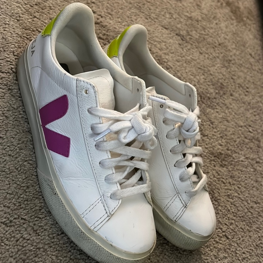 Veja size 37